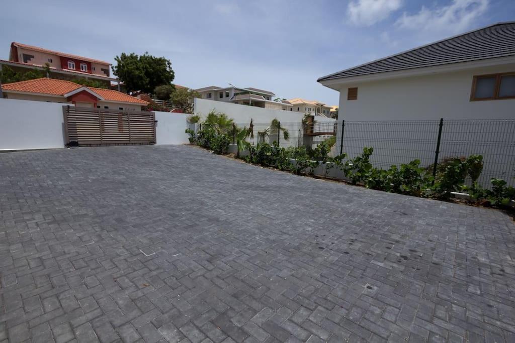 Goudhaen Luxury Private Apartments Jan Thiel Beach Εξωτερικό φωτογραφία